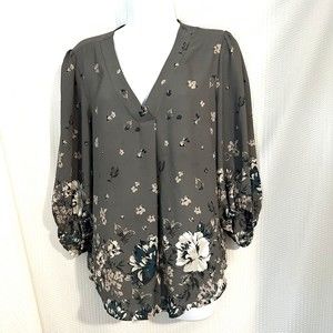 Maurices Womens Gray Floral V Neck 3/4 Sleeve Top Blouse Size Medium